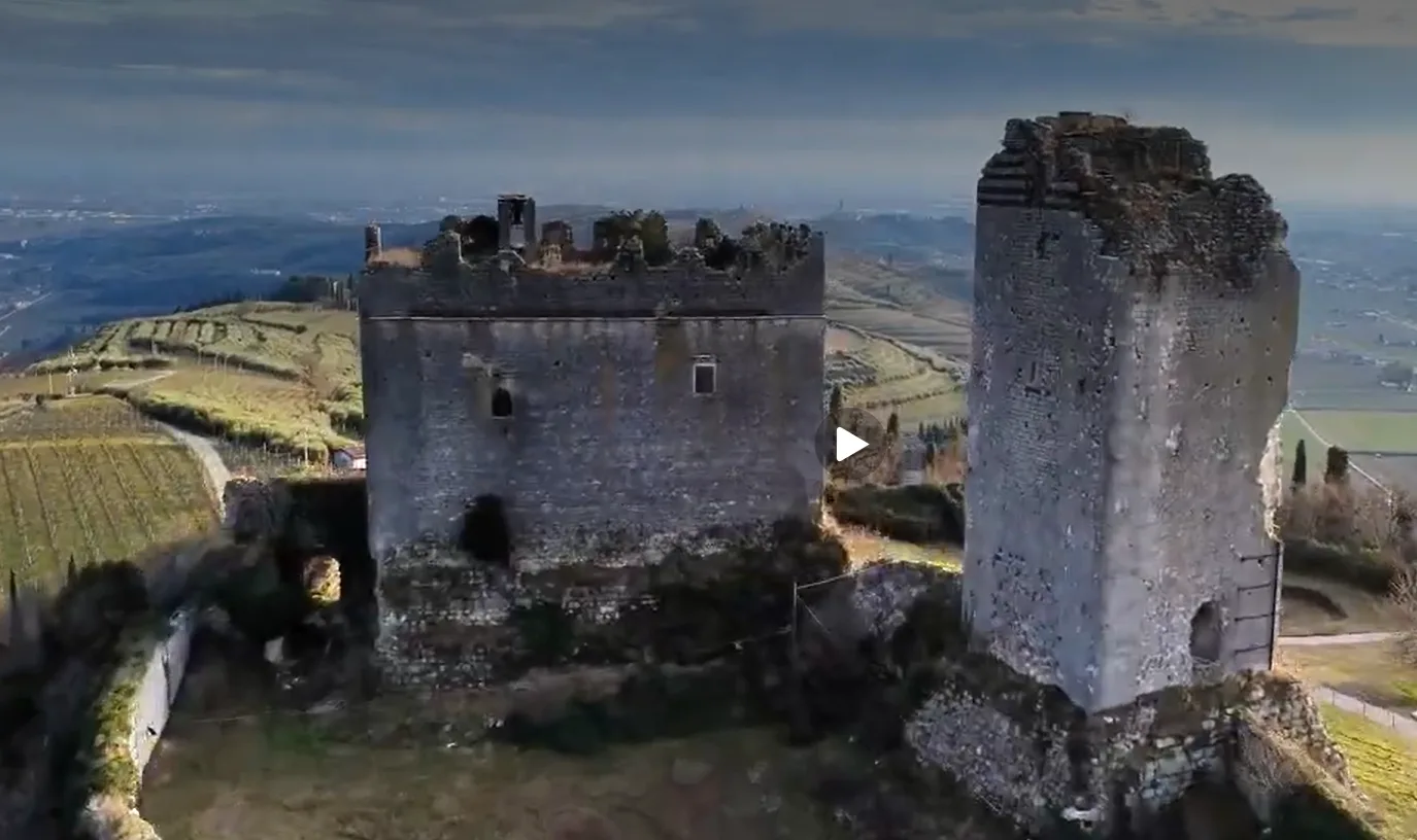 Castello scaligero visto dal drone