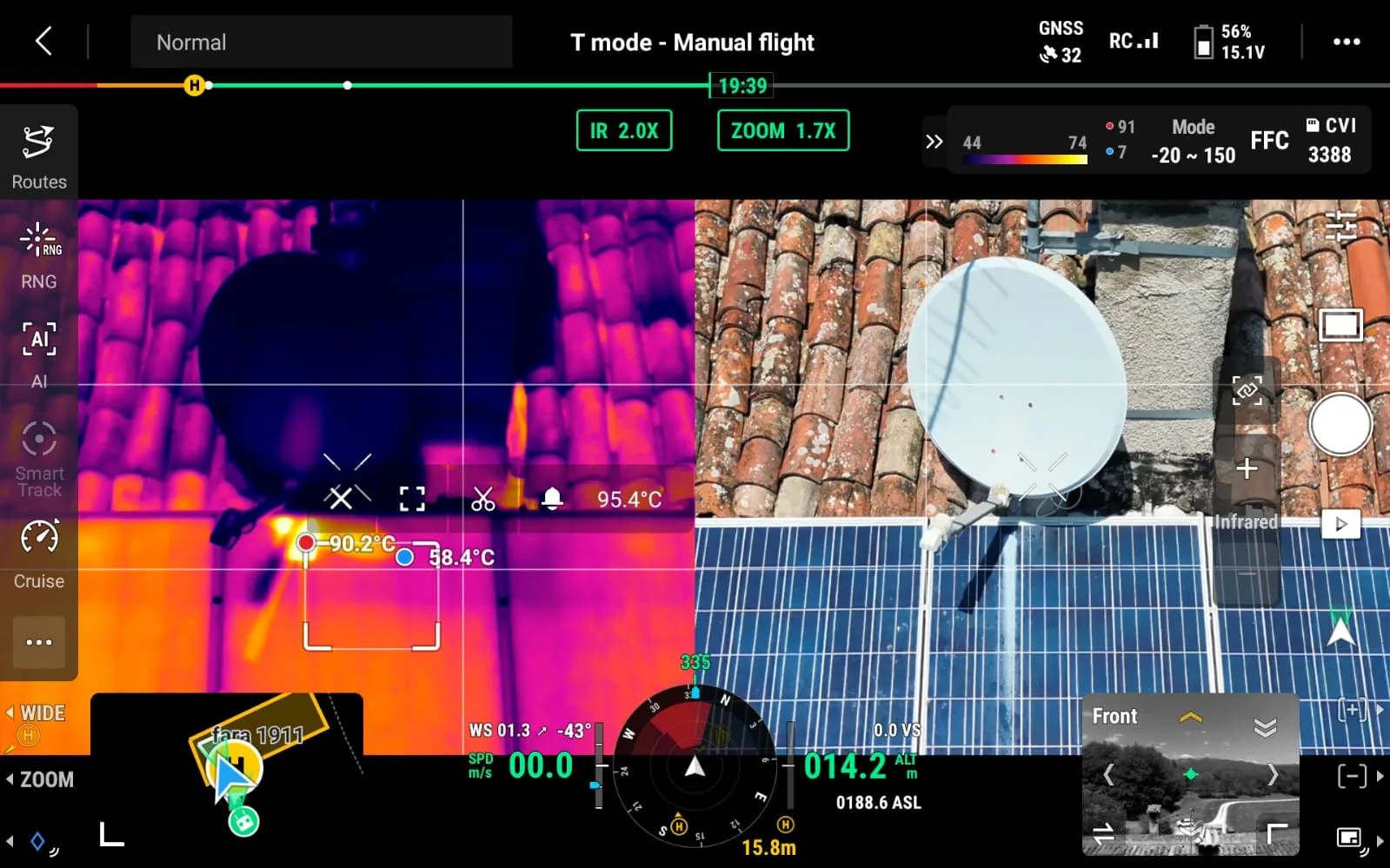 Ispezione termografica di un impianto fotovoltaico con drone: hotspot di 90,2°C rilevato su un pannello vicino a un'antenna TV